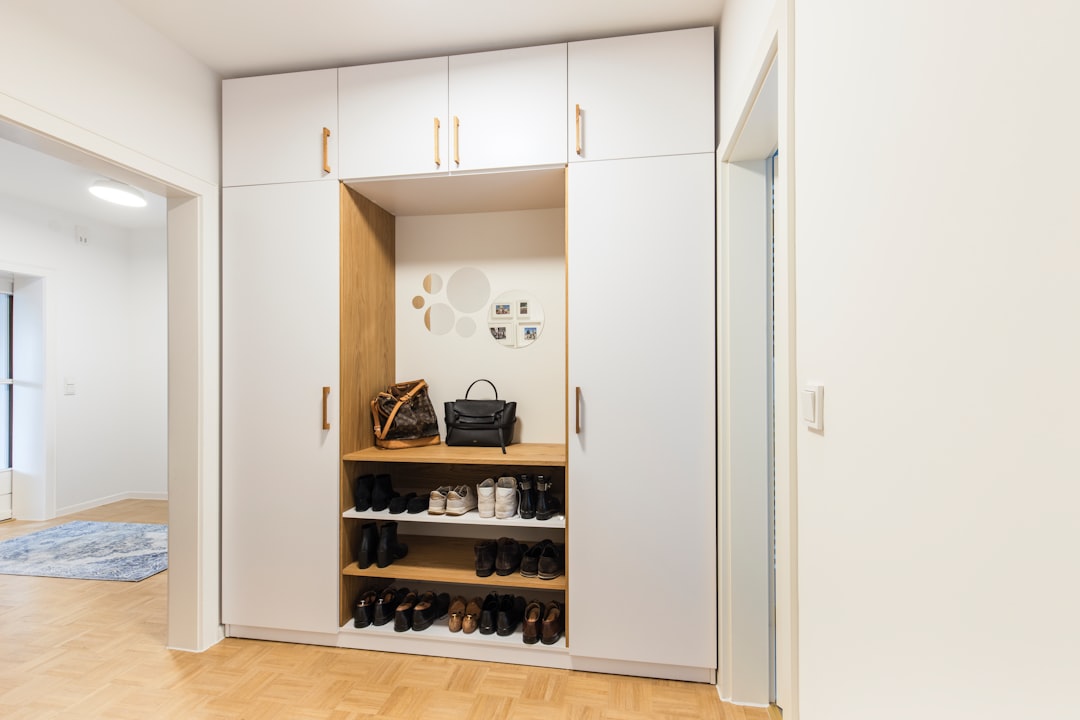 Dressing couloir rangement optimisé gain espace