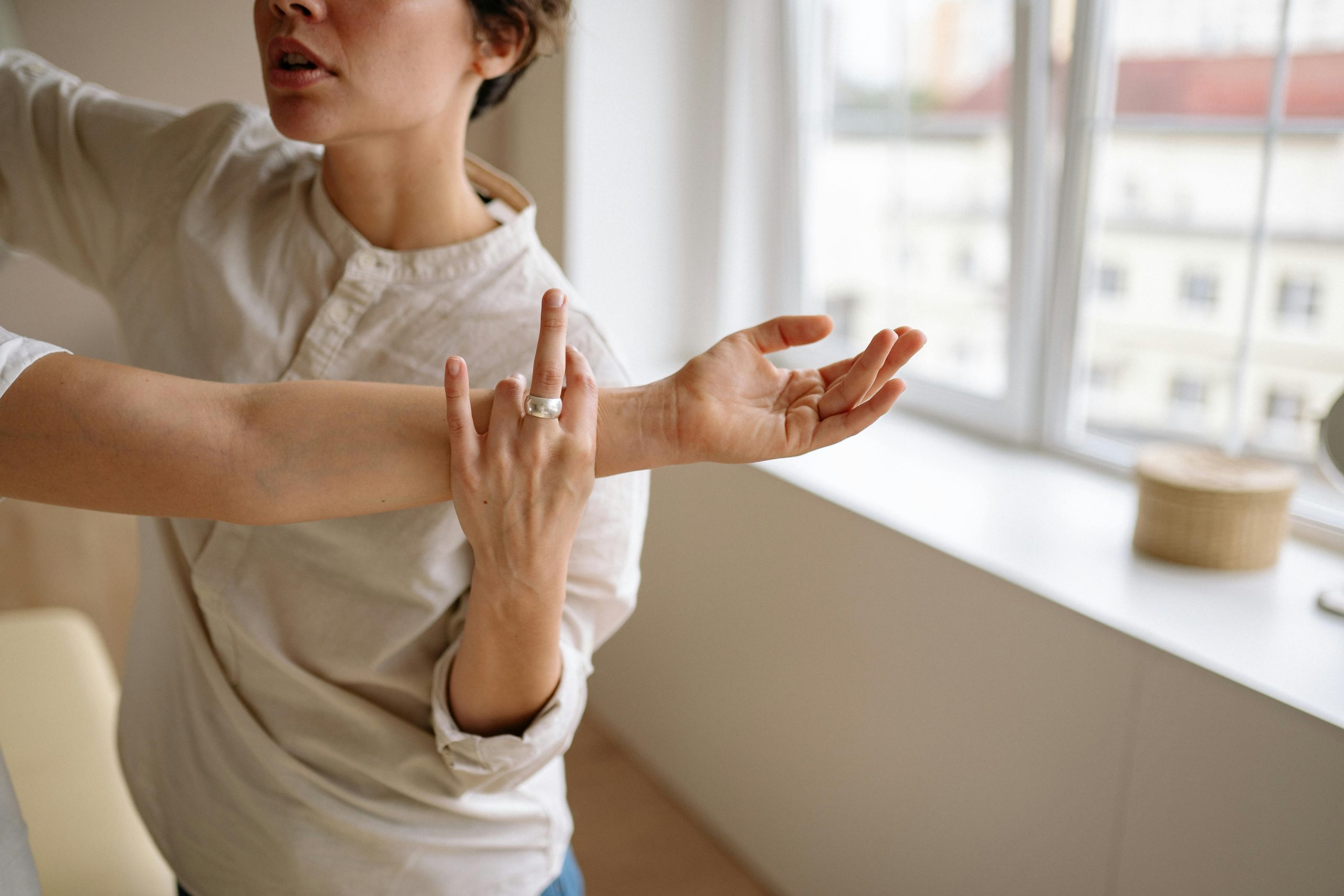 Reconnaître les signes de manipulation chez une personne âgée