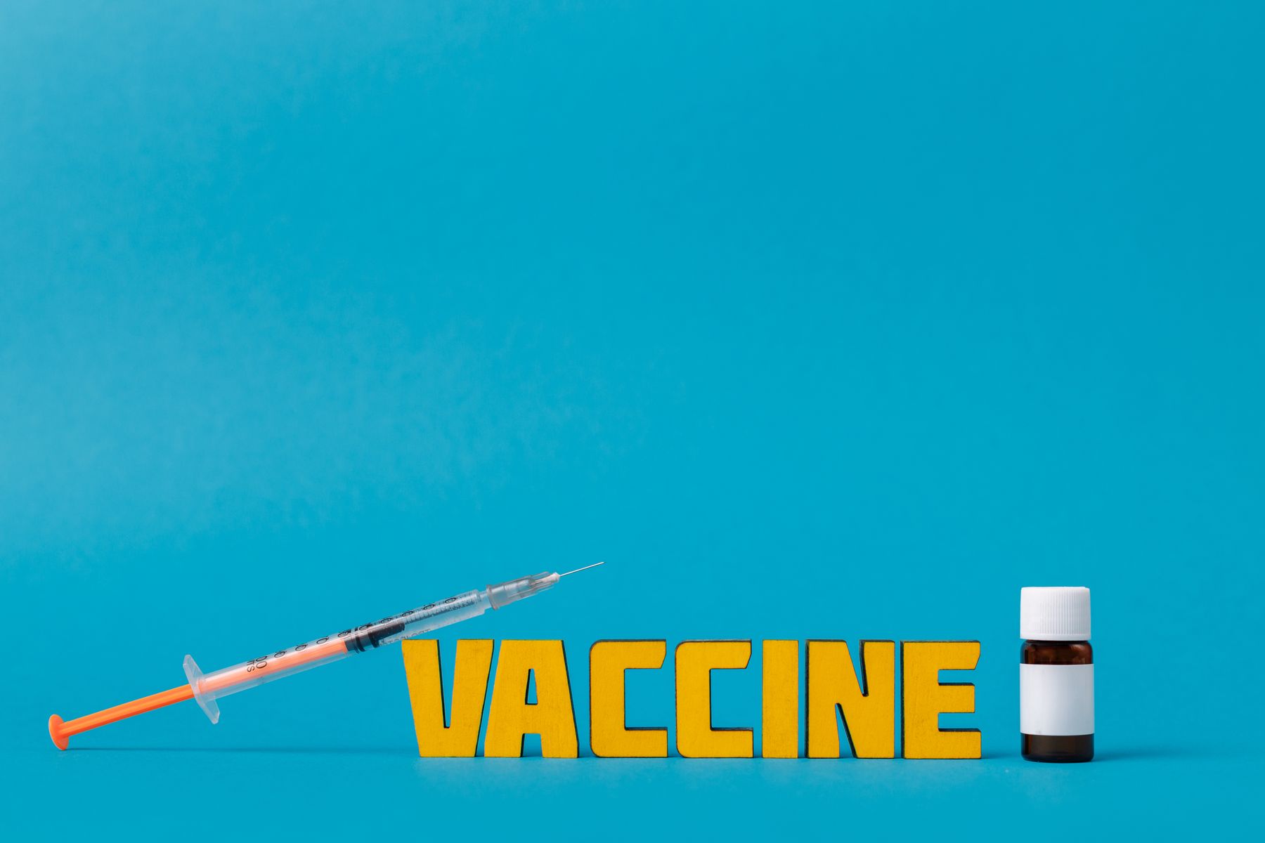 Seringue et flacon de vaccin prêts à l'emploi